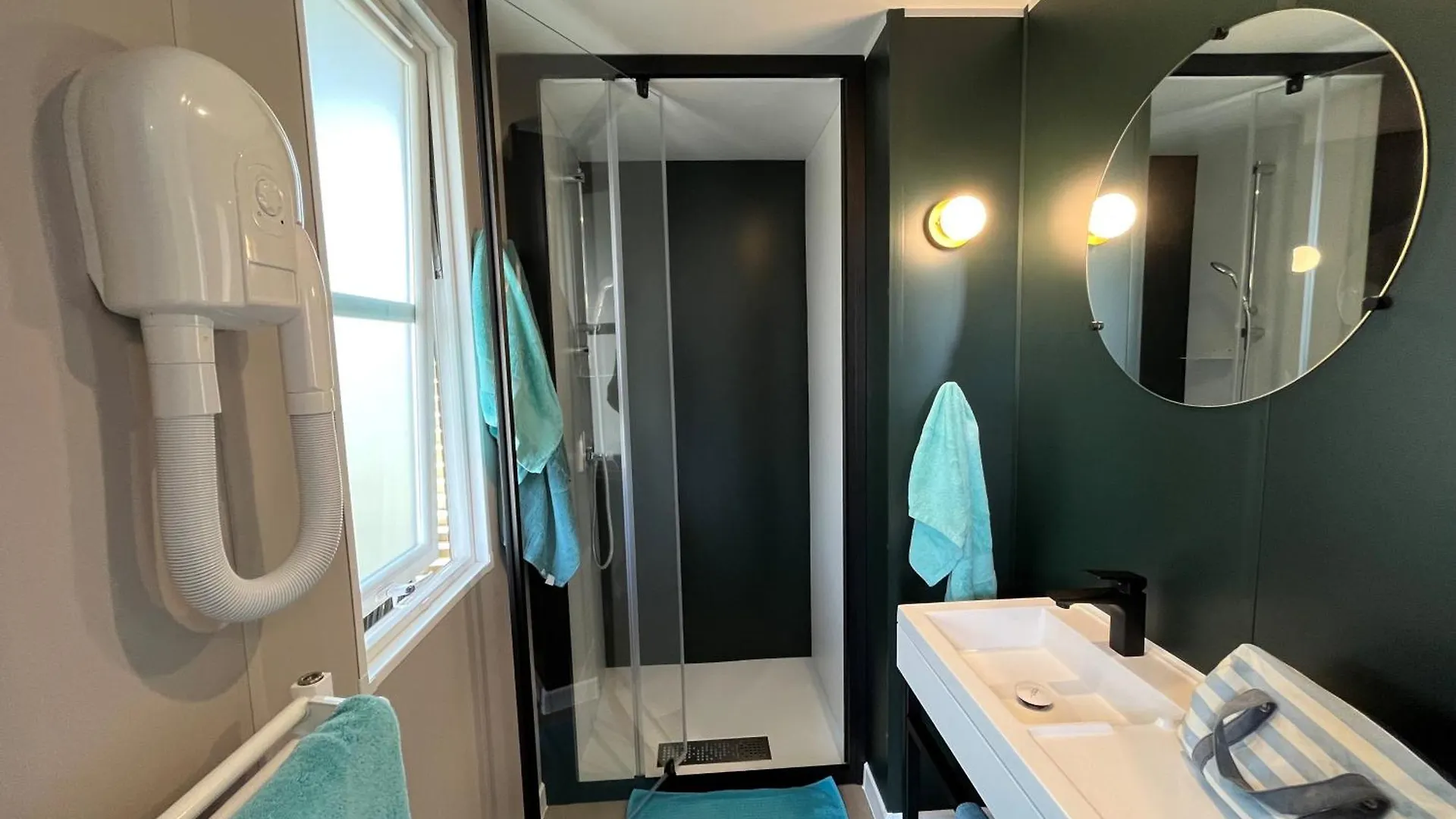 Camping De La Plage De Cleut-Rouz Fouesnant 4*,