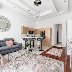  Apartment Luxury With Free Garage And Balcony In The Center Ungarn